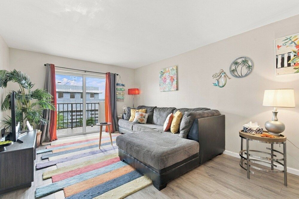 2 Bedroom 2Bath Deluxe Apt with Patio