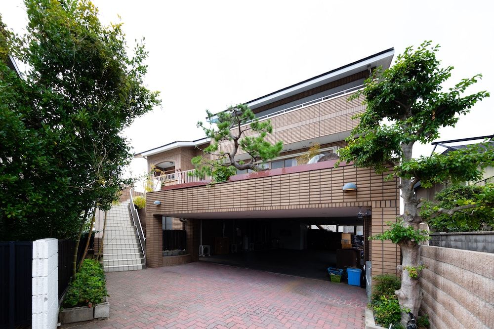 Yolee Guest House