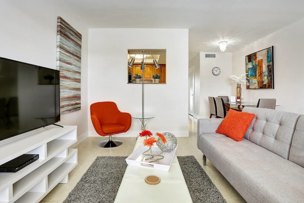 Stylish & Unique 1 BR Designer Waterview APT