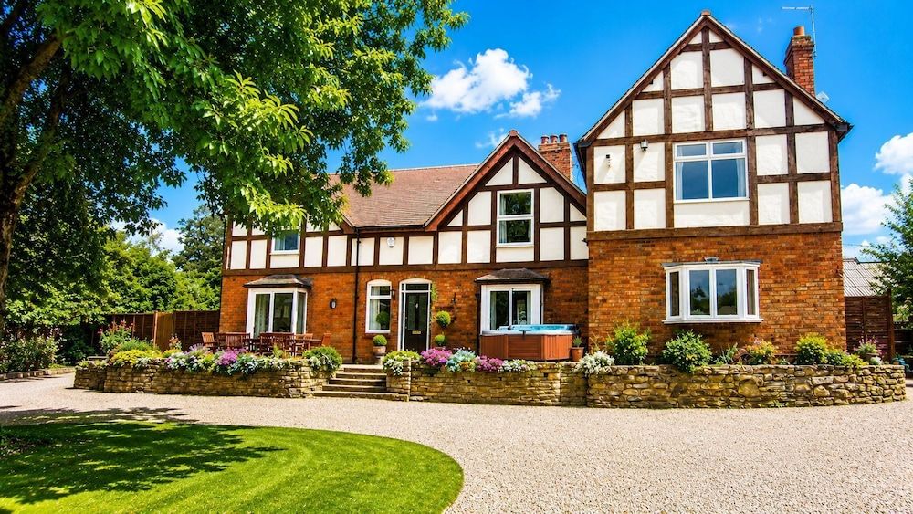 Arden Hill Farm House - Sleeps up to 16 - Snooker Table - HOT TUB