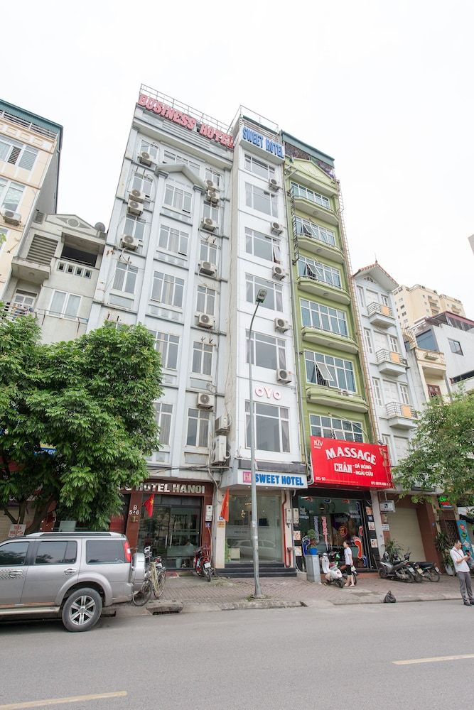OYO 196 Sweet Hotel