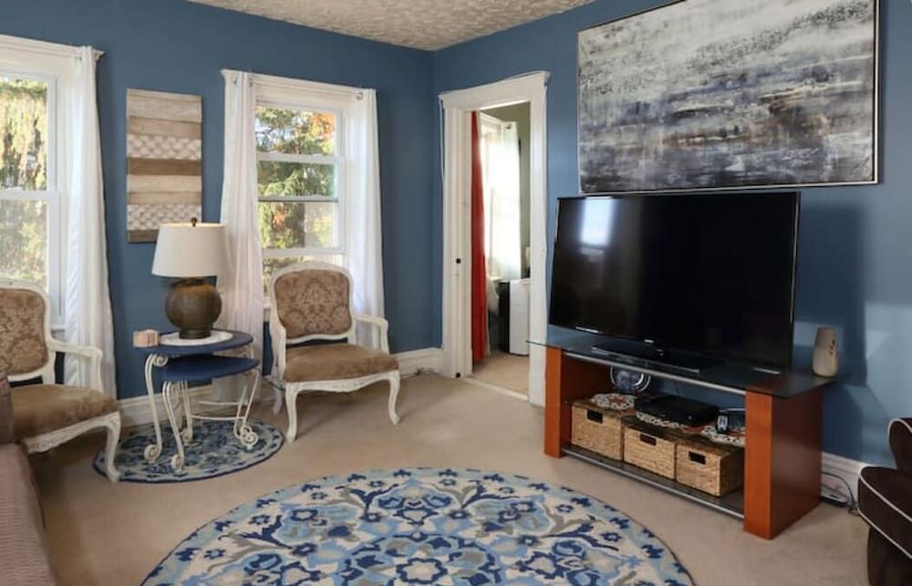 Montclair Apartment