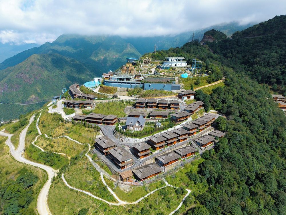 Heaven Gate O Quy Ho Sapa - Free Entry & Himalaya Salt Sauna