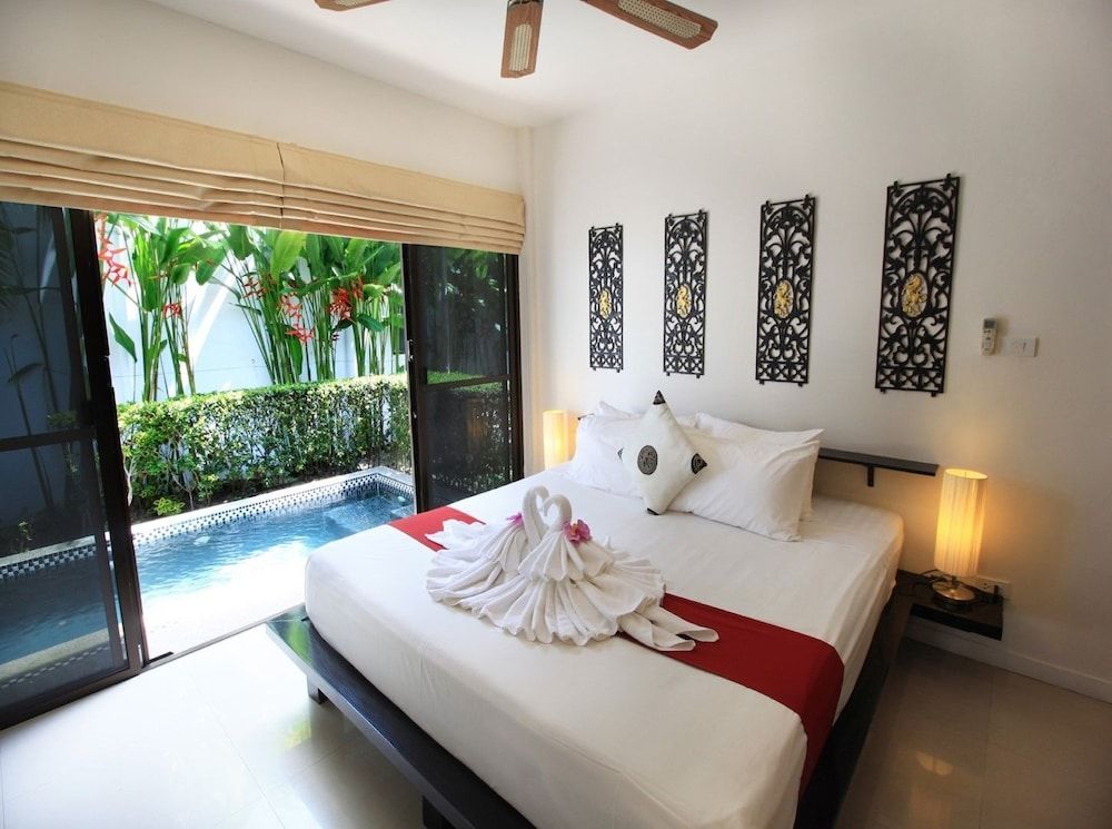 Coconut Grove Boutique Hotel
