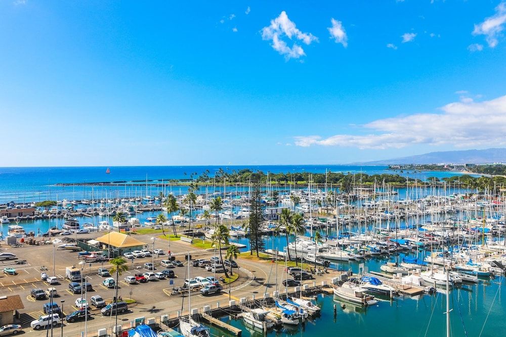 Ilikai Tower 943 Condo - Walk to the Beach, Shops & Restaurants! by RedAwning