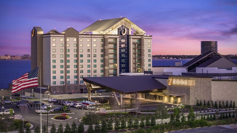 Horseshoe Lake Charles - A Caesars Rewards Destination