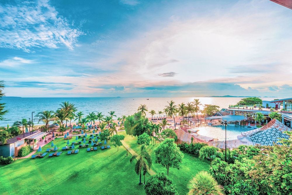 Pinnacle Grand Jomtien Resort and Beach Club