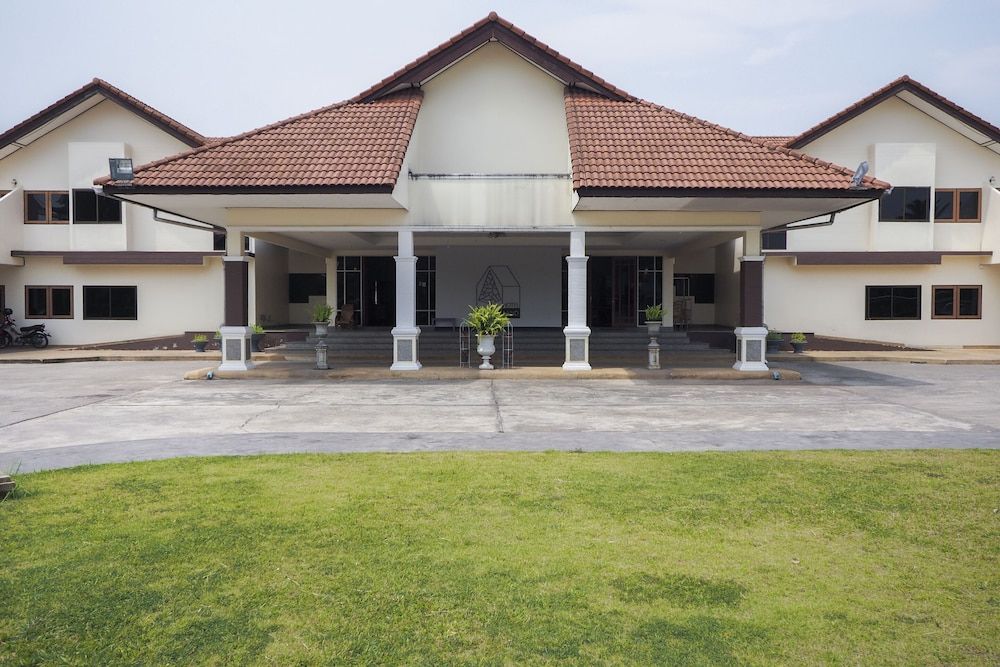 Golden Land Hotel