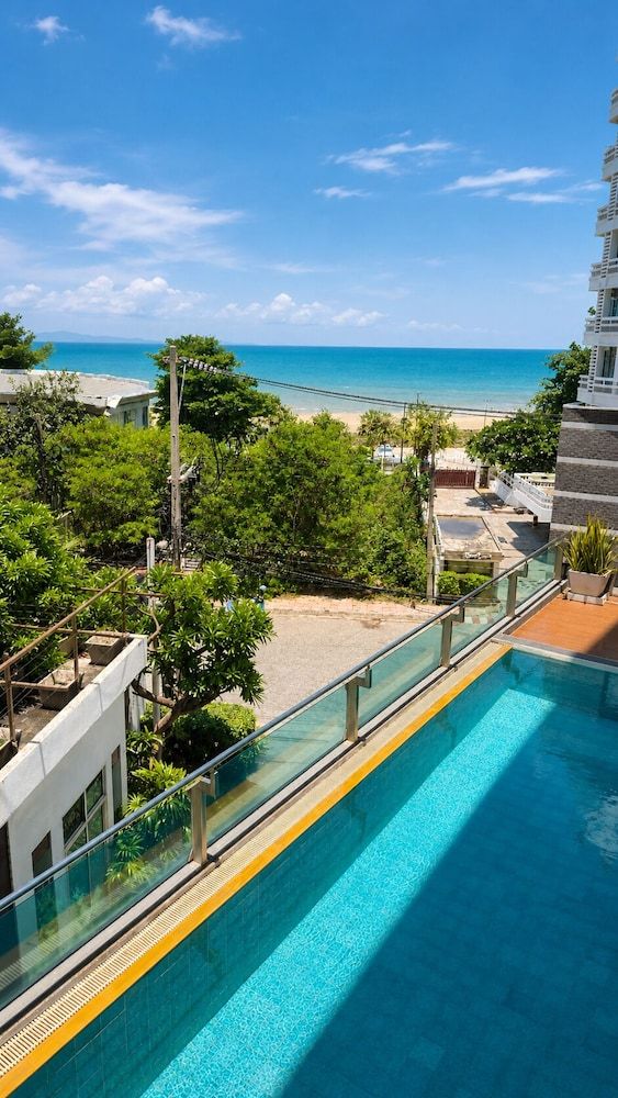 Royal Beach View Suites