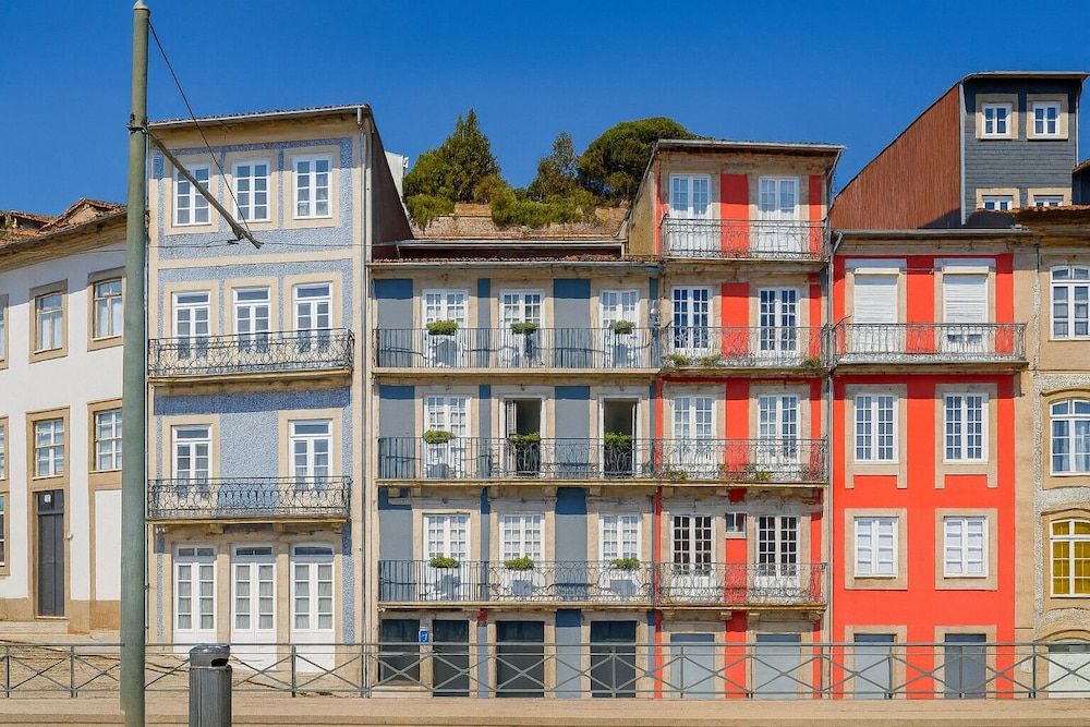 Miragaia Riverside Suites.