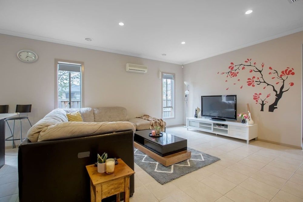 Gorgeous 4BR Home in Point Cook