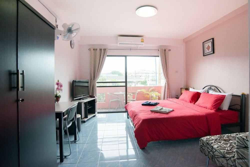 Pattaya Holiday Lodge