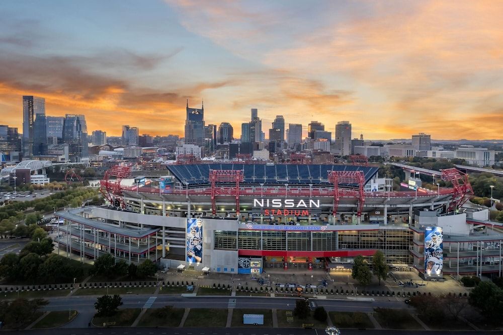 La Quinta Inn & Suites by Wyndham Nashville Downtown / Stadium