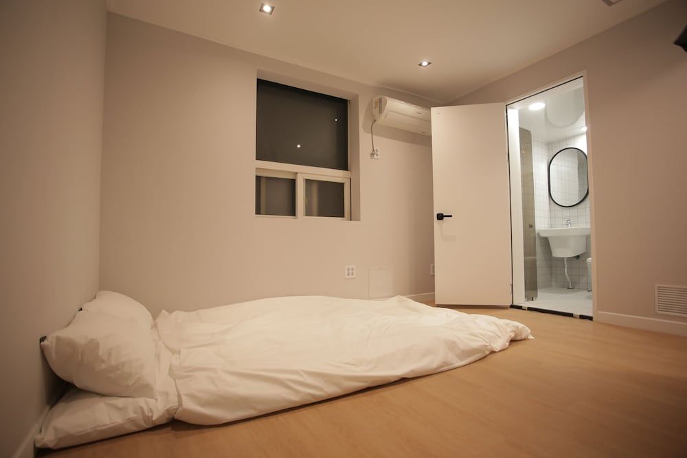 Hotel Seven Step