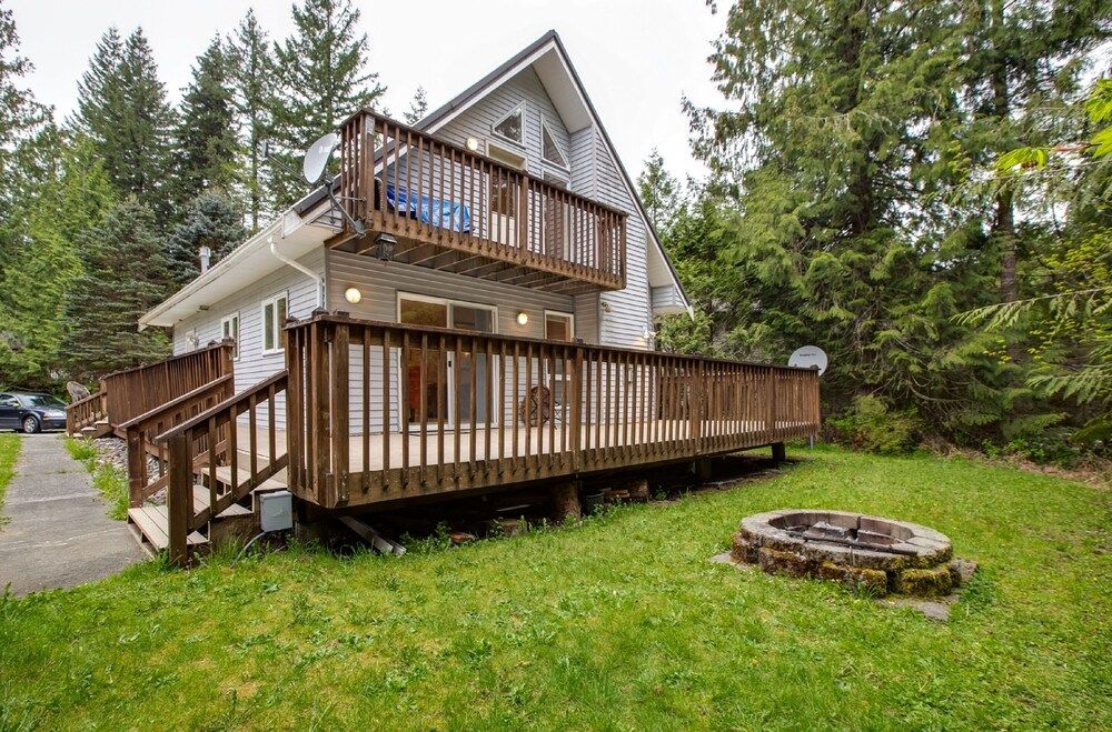 Mt Baker Lodging Cabin 58 - FRPL, DW, WIFI, SLEEPS 6! by MBL