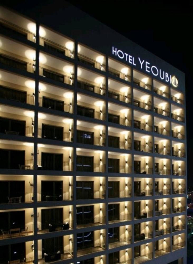 hotelImg