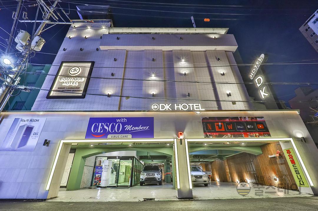 hotelImg