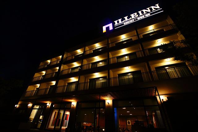 hotelImg
