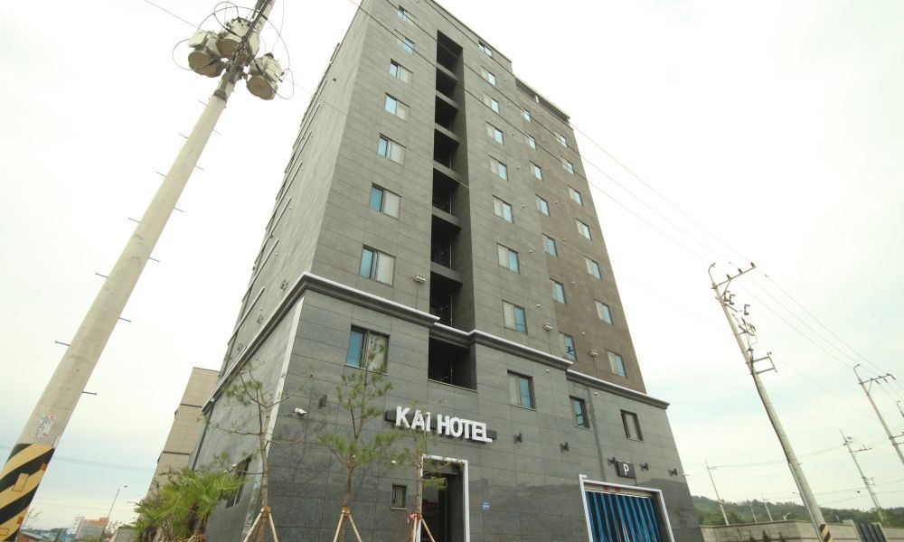 hotelImg