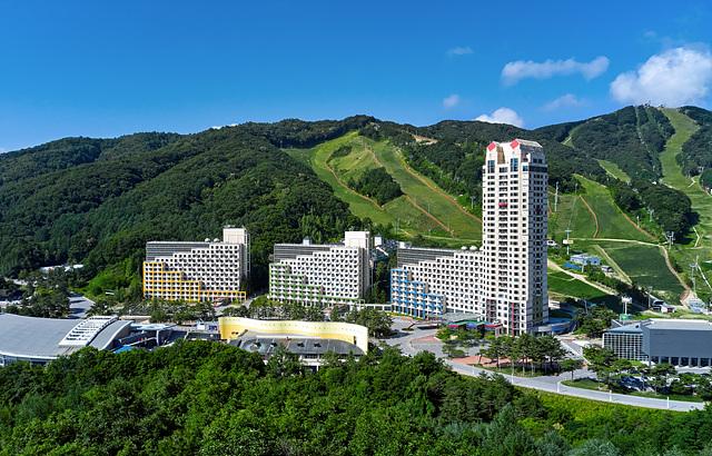hotelImg