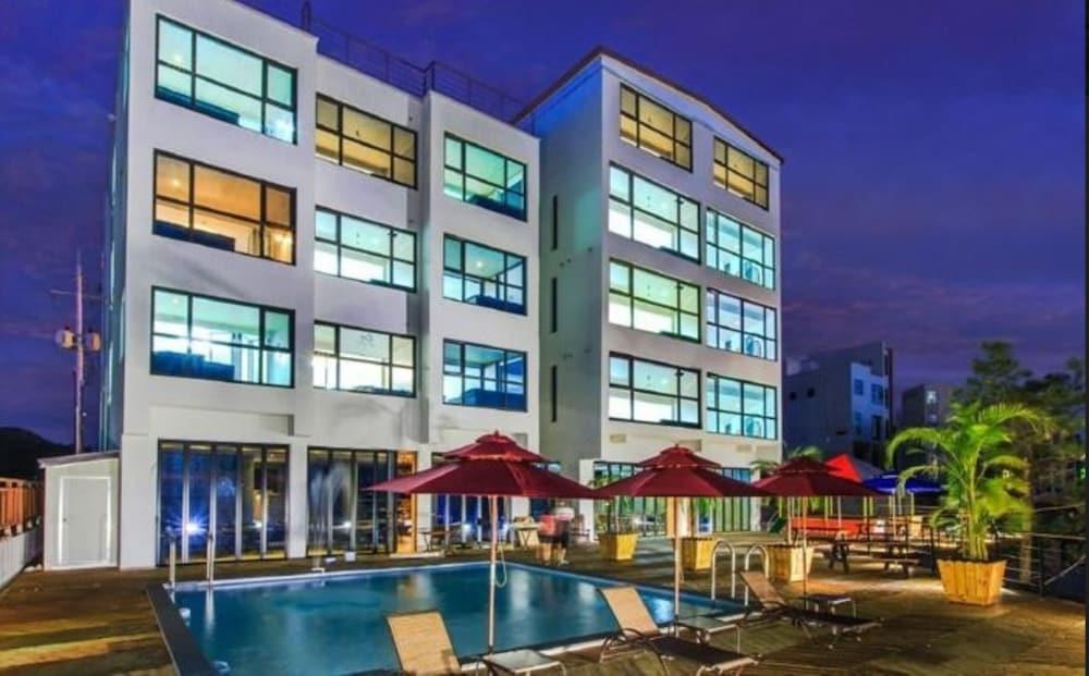 hotelImg