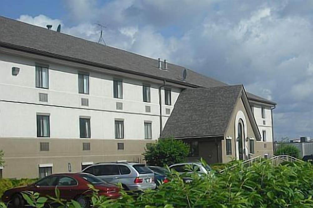 Studio Lodge Springdale Cincinnati