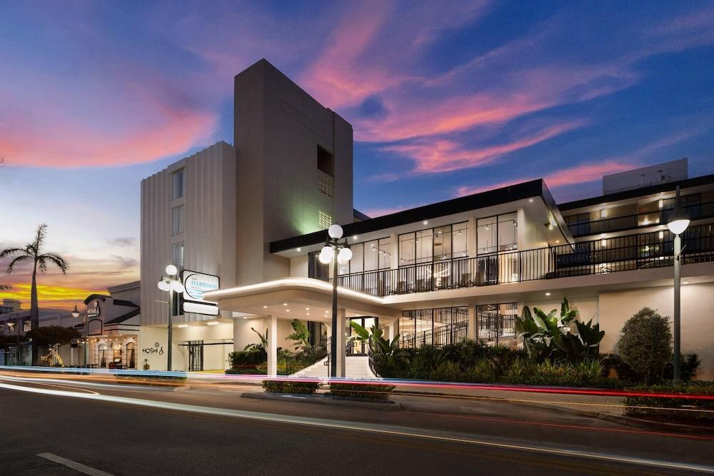 hotelImg