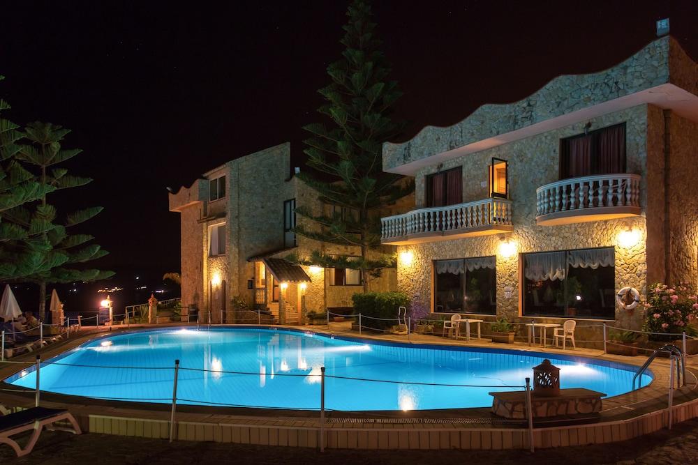hotelImg