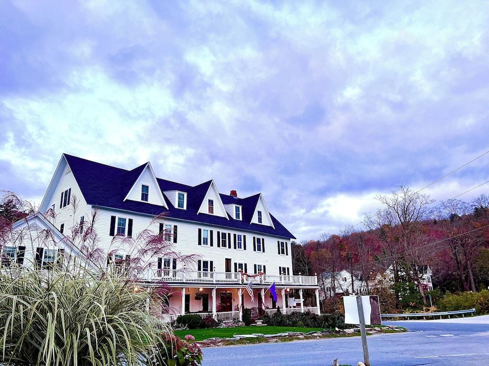 Echo Lake Inn