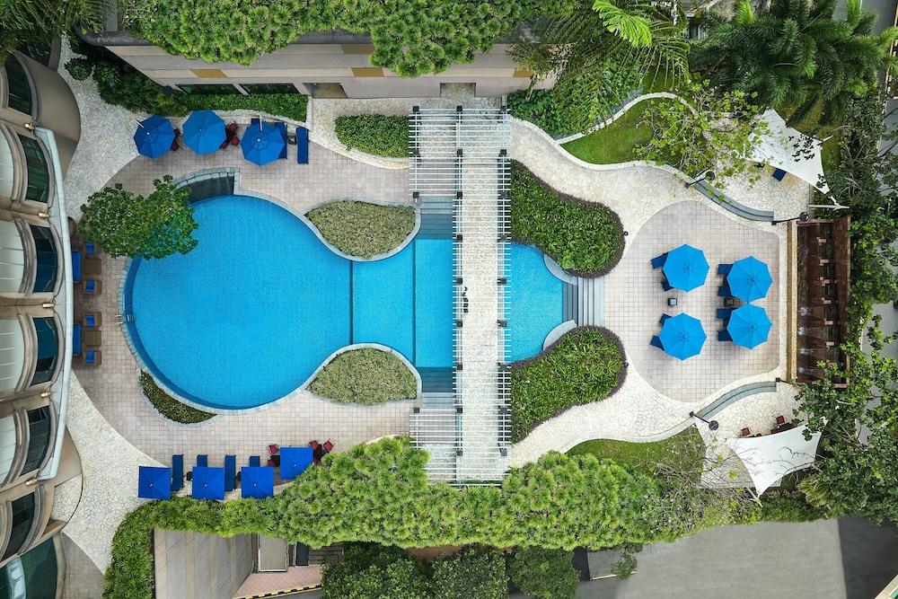 hotelImg