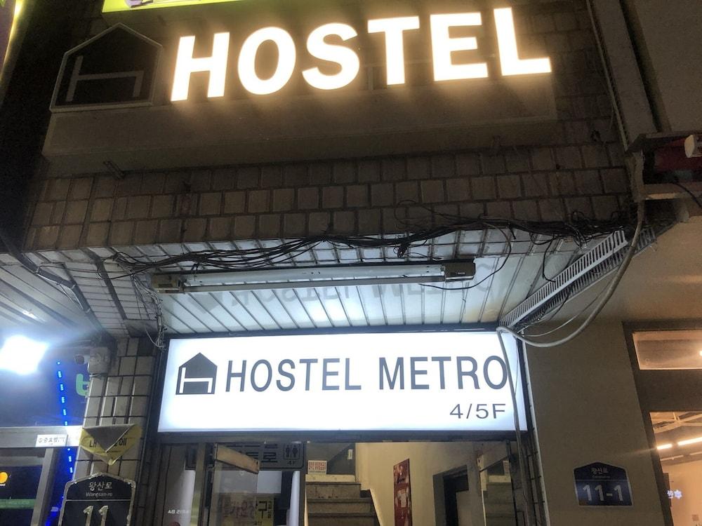 hotelImg