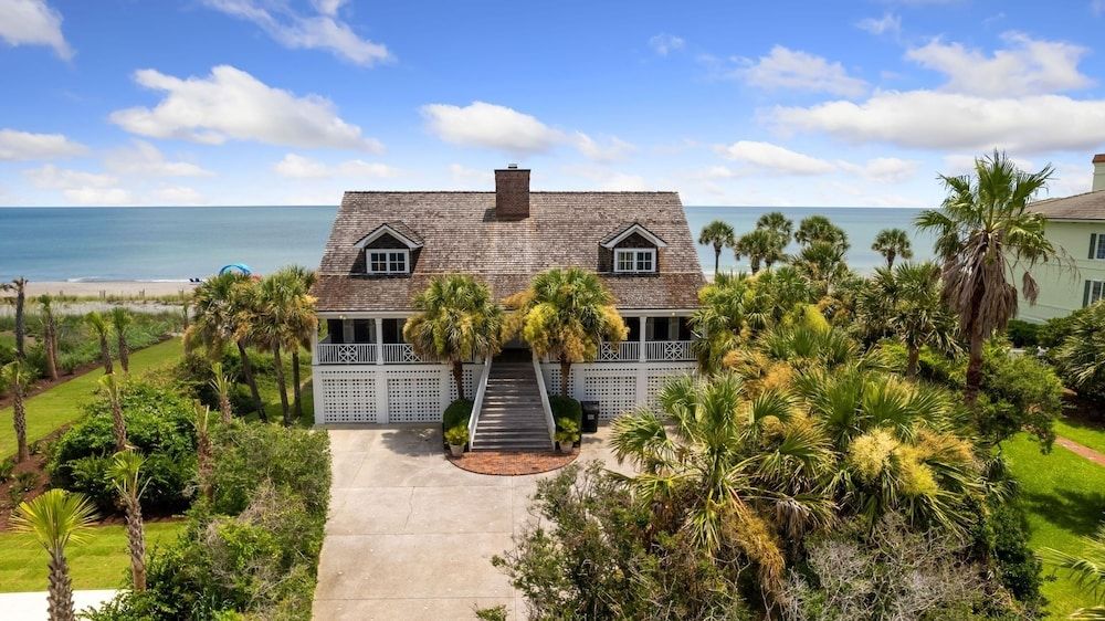 Stunning Oceanfront Beach House, Where The Beauty Of Nature Meets Luxury Living 4 Bedroom Home