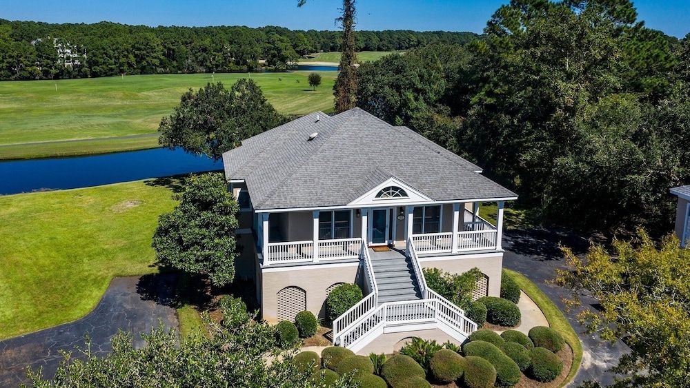 Looking For A Cozy Villa Located Next To The Golf Course? Good Trouble Is Your Answer! 3 Bedroom Villa