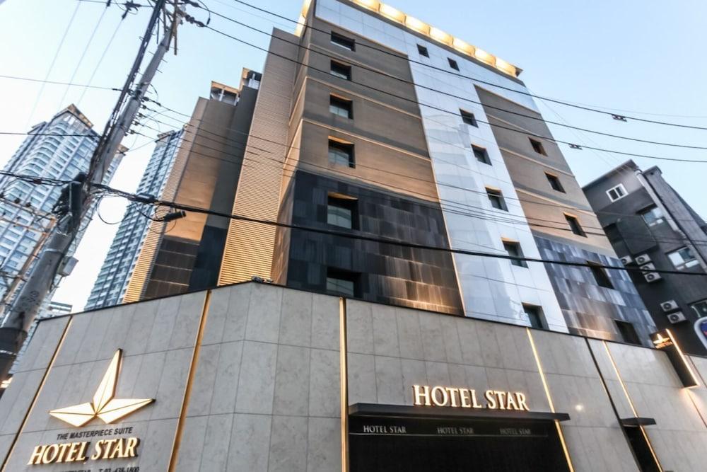 hotelImg