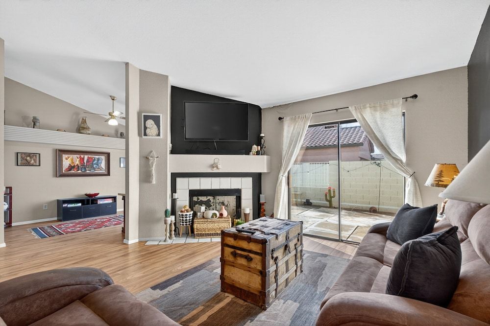 Chilled Tempe Oasis Shaded BBQ Lounge Near ASU 2 Bedroom Home