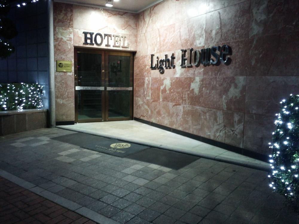 hotelImg