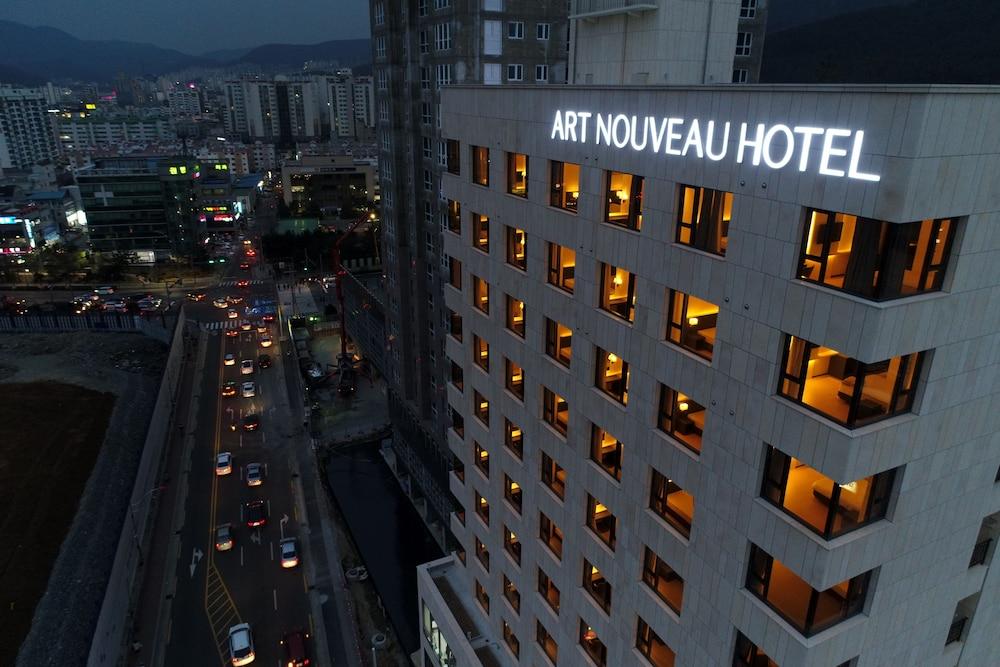 hotelImg