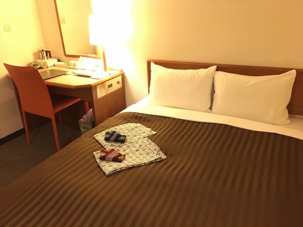 hotelImg
