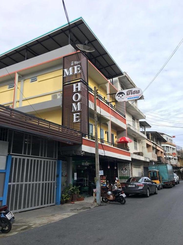 hotelImg