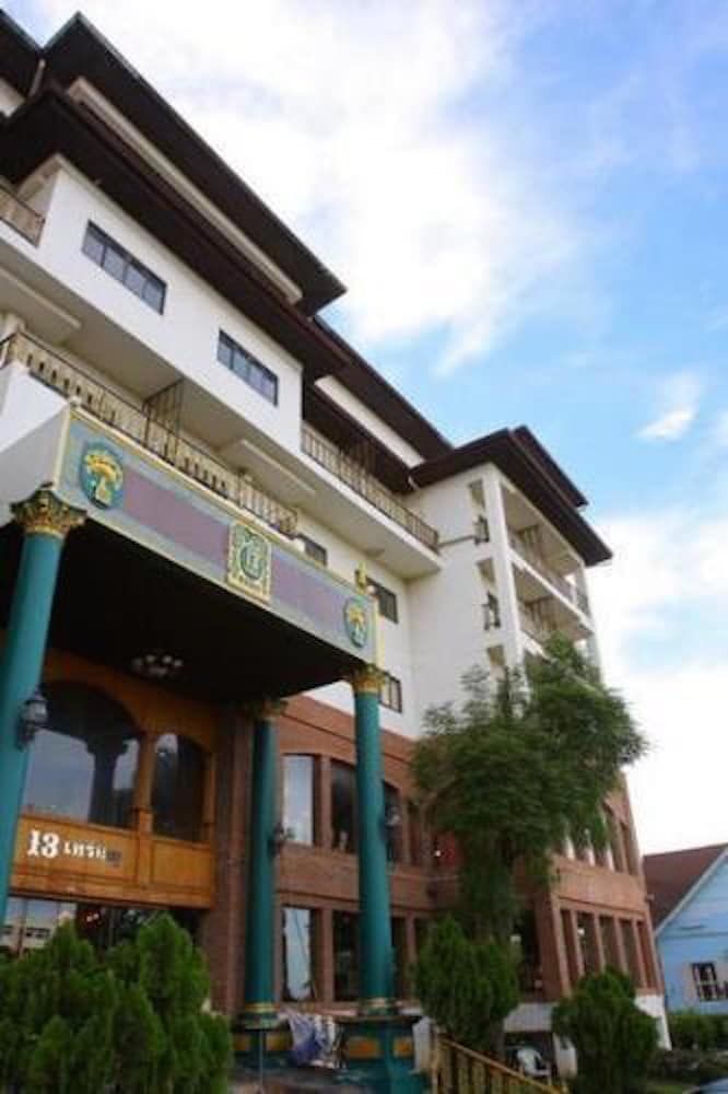 13 Coins Bang Yai Hotel by ZUZU