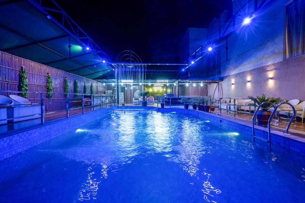 hotelImg