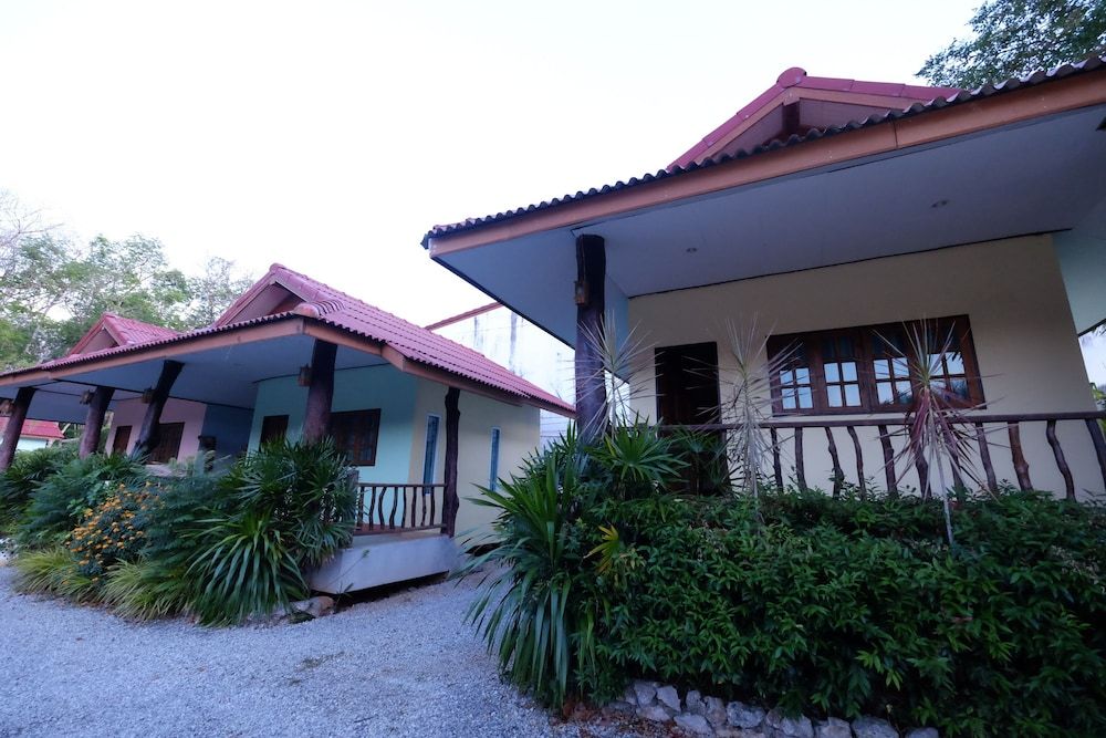 Pum and Plam Homestay Resort