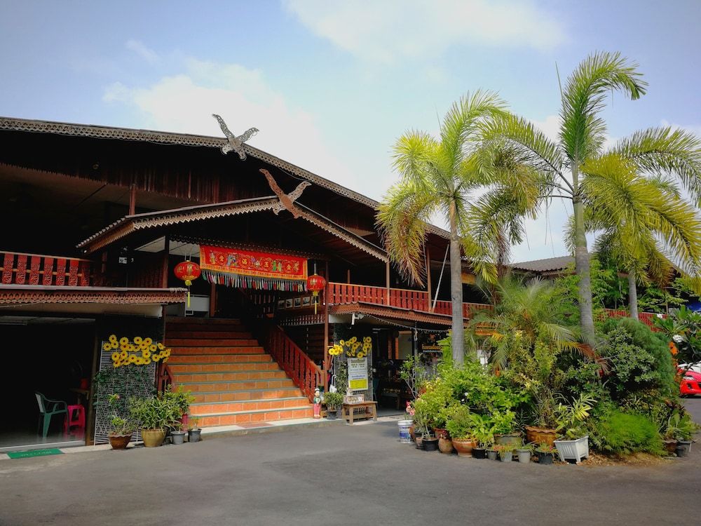 Pueng Luang Hotel