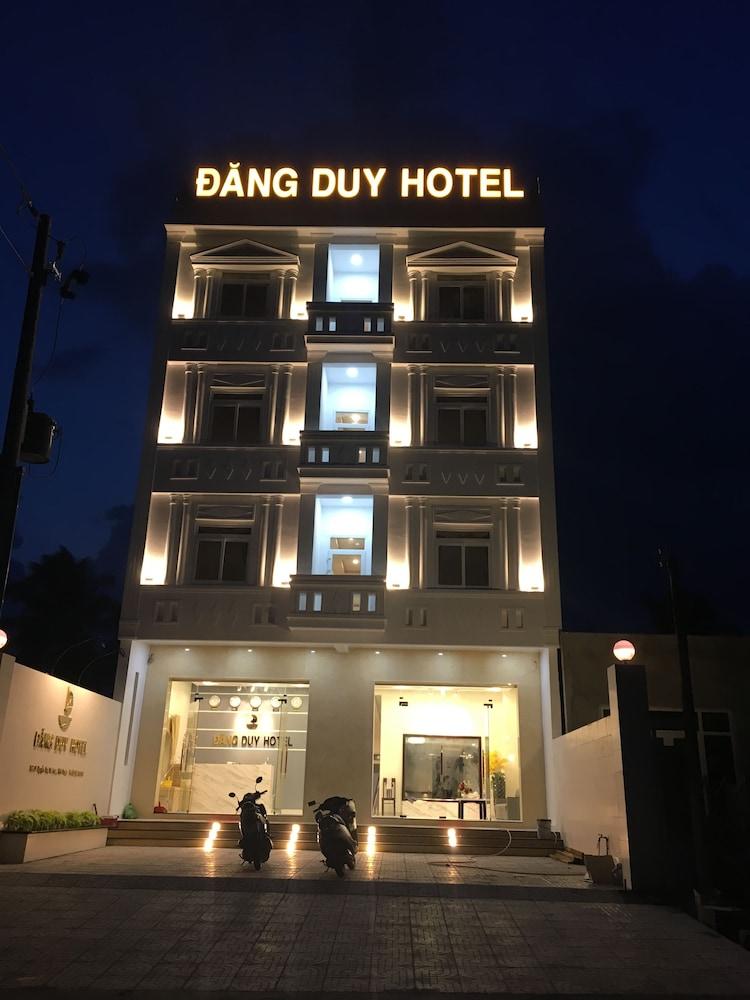 hotelImg