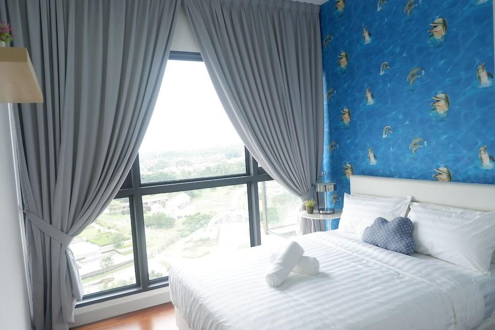 hotelImg