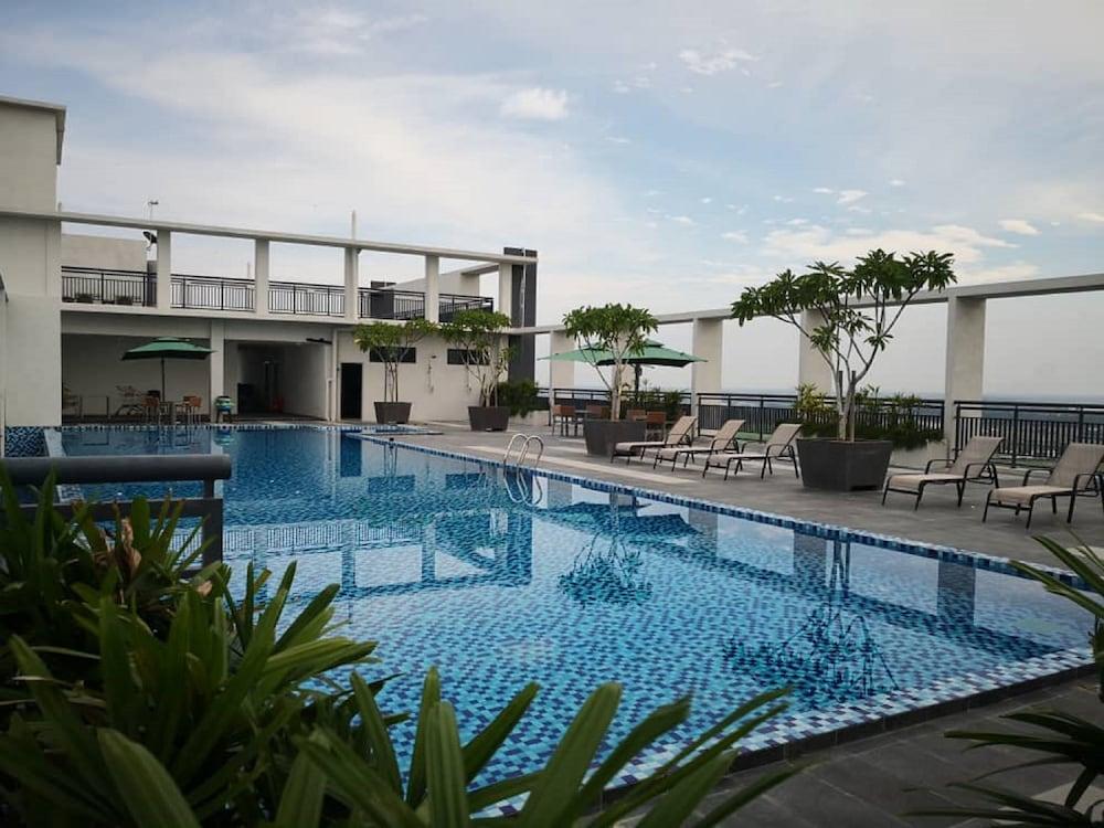 hotelImg