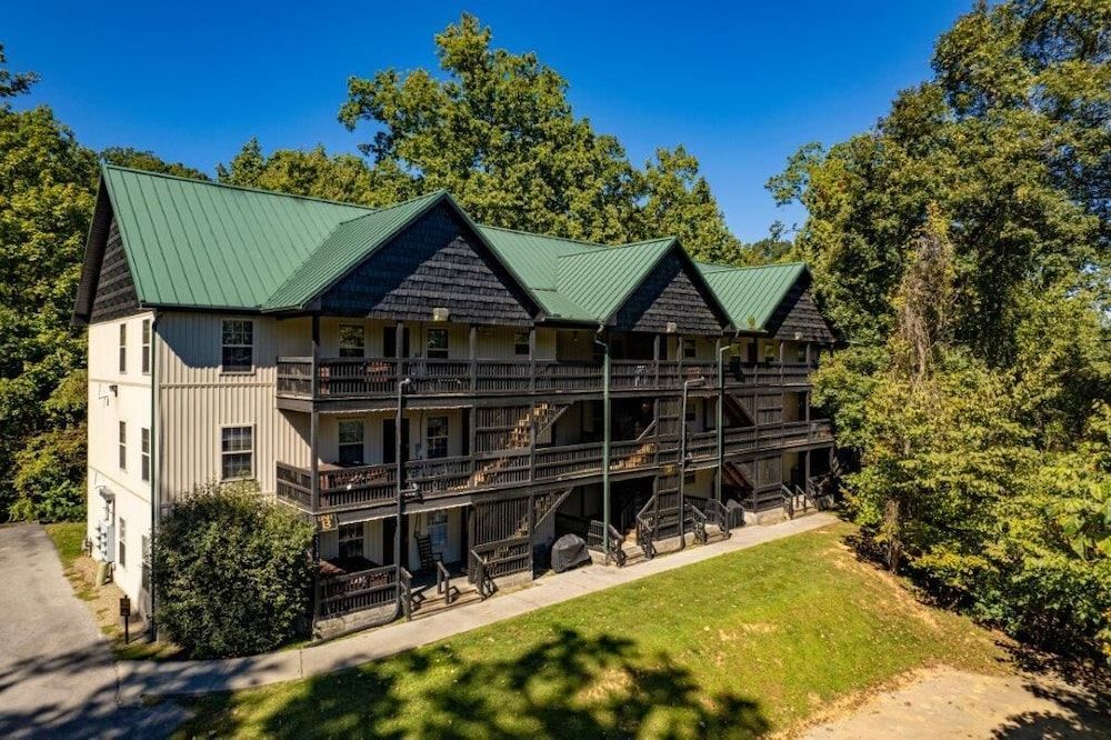 Briarstone Lodge Condo 13F - Three Bedroom Condo