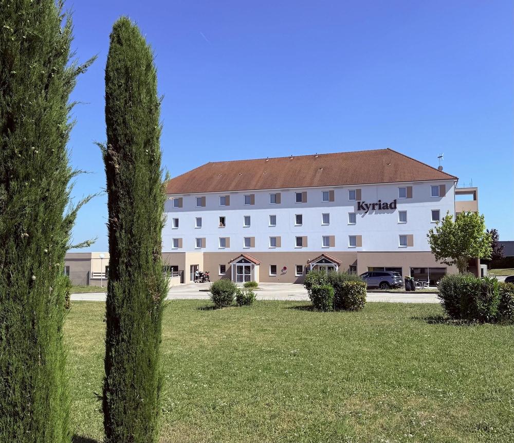 hotelImg