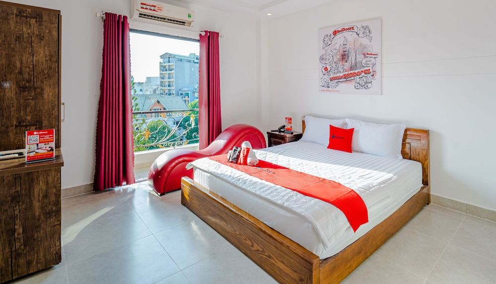 RedDoorz The Sun Hotel near Duong Quang Ham Street