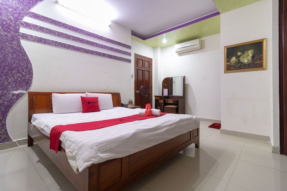 RedDoorz near Tan Huong Market 2